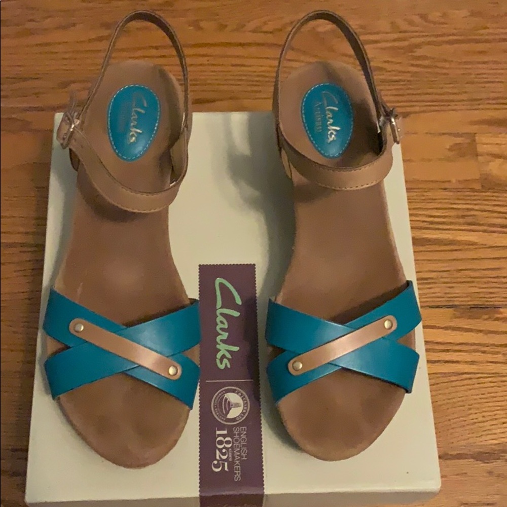 Clarks wedge heels 9.5 W wide